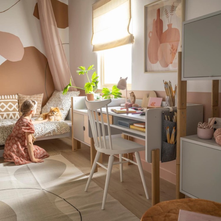 Drewniana szafa modułowa niska 2d1S dwudrzwiowa + szuflada NOOI 81x53x100cm wysokości szara, różne kolory - aranżacja w pokoju