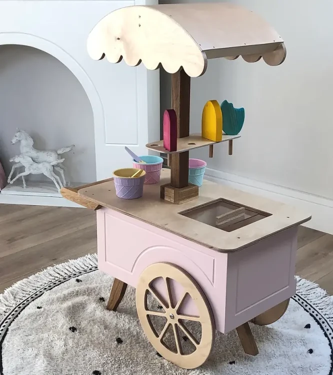 drewniana lodziarnia dla dzieci – wózek z lodami Montessori