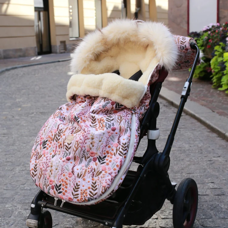 Wełniany wodoodporny śpiworek do wózka – Flowery w kwiaty