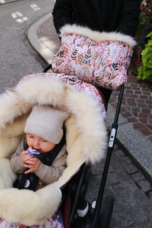Wełniany wodoodporny śpiworek do wózka – Flowery w kwiaty