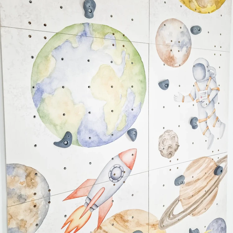 ścianka wspinaczkowa do pokoju dziecka z planetami