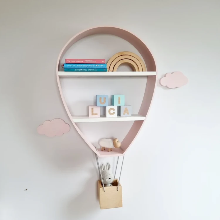 Drewniana półka Balon do pokoju dziecka z koszykiem
