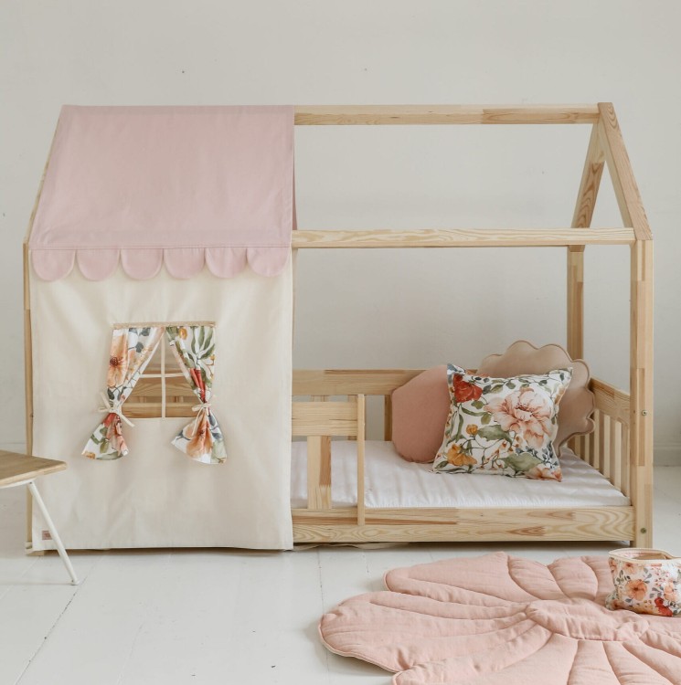 bawełniany-baldachim-z-okienkiem-na-lozko-domek.jpg