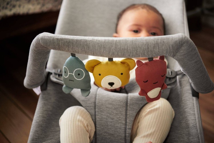 BabyBjörn Bliss z zabawką edukacyjną Soft Friends