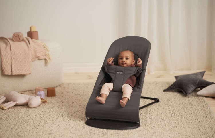 pol_pl_BABYBJORN-lezaczek-BALANCE-SOFT-WOVEN-JERSEY-Tri-Fabric-Ciemny-Szary-zabawka-do-lezaczka-Googly-Eyes-35322_4.jpg