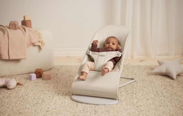pol_pl_BABYBJORN-lezaczek-BALANCE-SOFT-WOVEN-JERSEY-Tri-Fabric-Jasny-Bez-zabawka-do-lezaczka-Googly-Eyes-35321_1.jpg