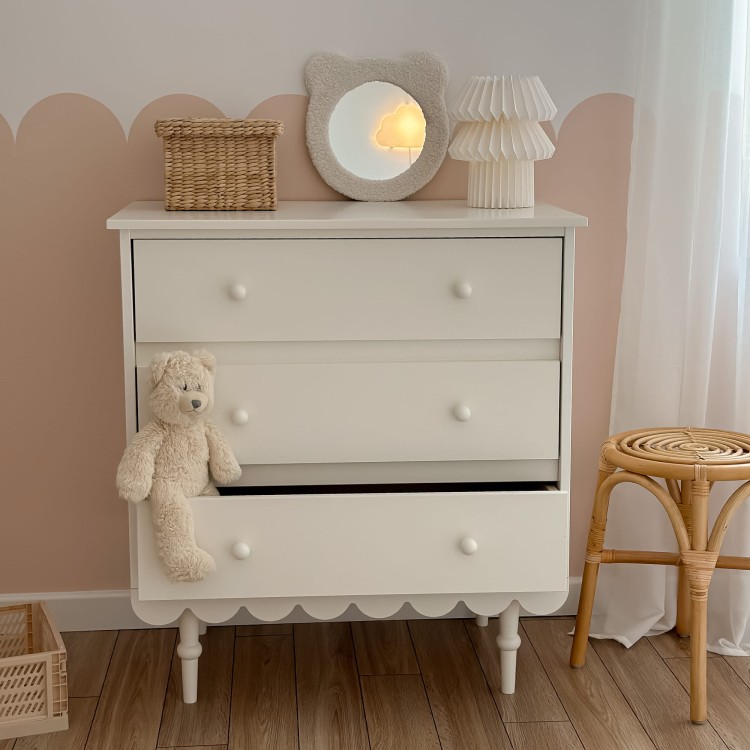 Drewniana komoda dla dzieci Babushka z trzema szufladami Biała