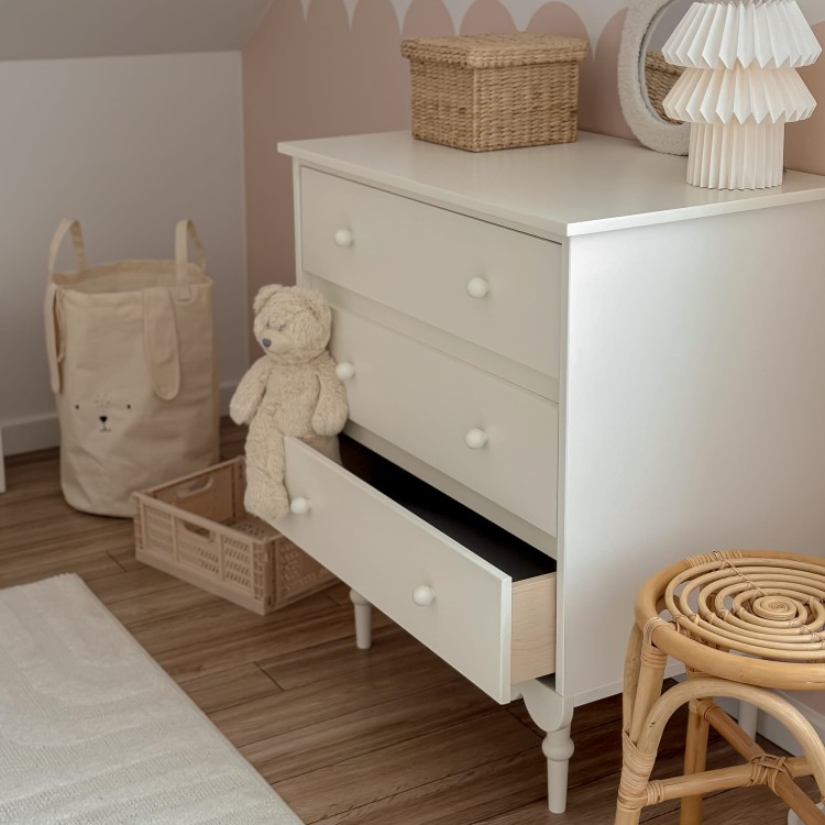 Drewniana komoda dla dzieci Babushka z trzema szufladami Biała