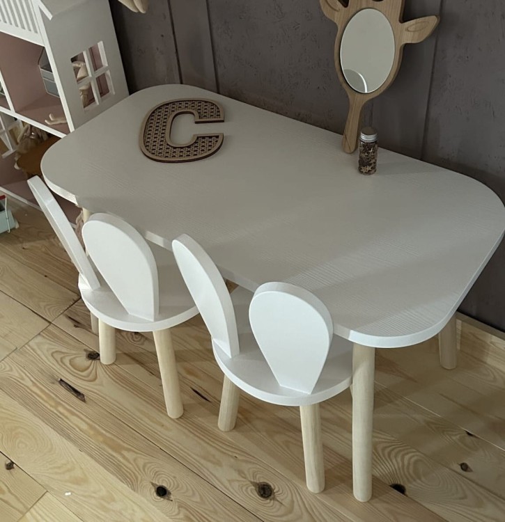 Drewniany stolik dla dzieci Maxi z naturalnego drewna bukowego – duży stolik do zabawy i nauki