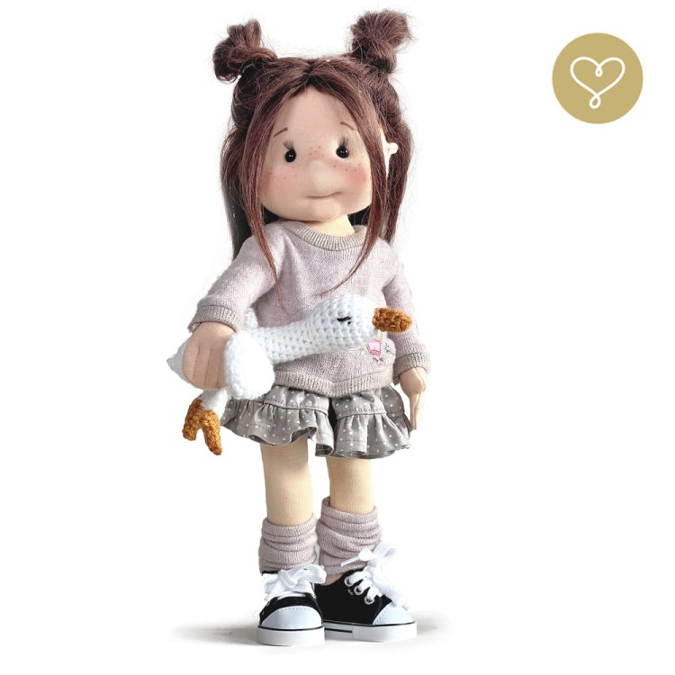 Ręcznie szyta lalka Autumn 38 cm w ubranku z bawełny OEKO-TEX