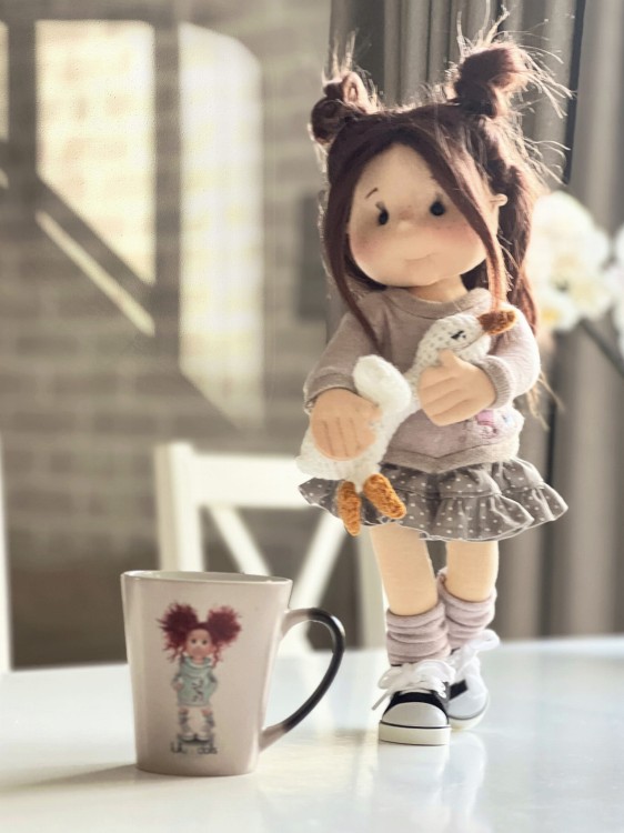 Lalka Autumn z ruchomym szkieletem – ręcznie robiona lalka dla dzieci