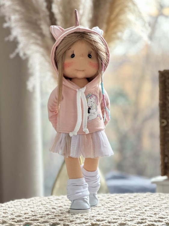 Ręcznie robiona lalka z ruchomym szkieletem – Brzoskwinka Lullu Dolls