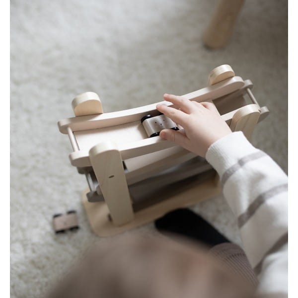 Drewniany tor samochodowy z czterema autkami