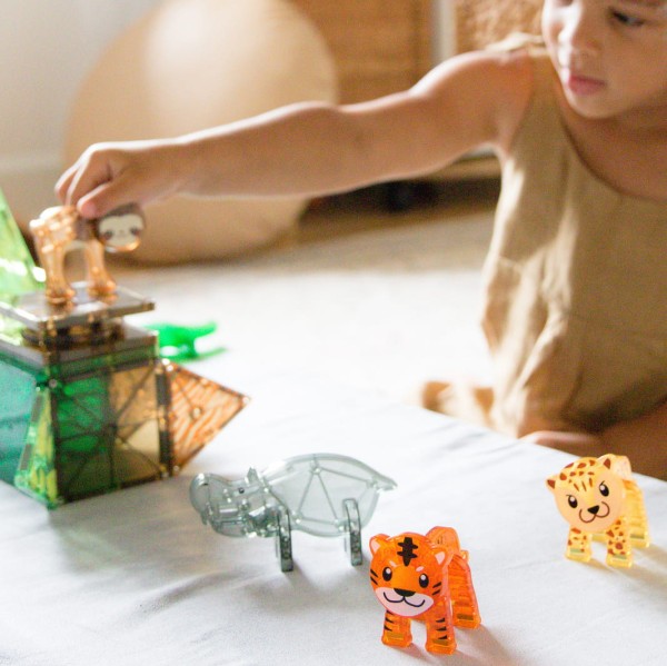 Budowla z klocków MAGNA-TILES Jungle Animals – tropikalna dżungla z magnetycznymi płytkami.