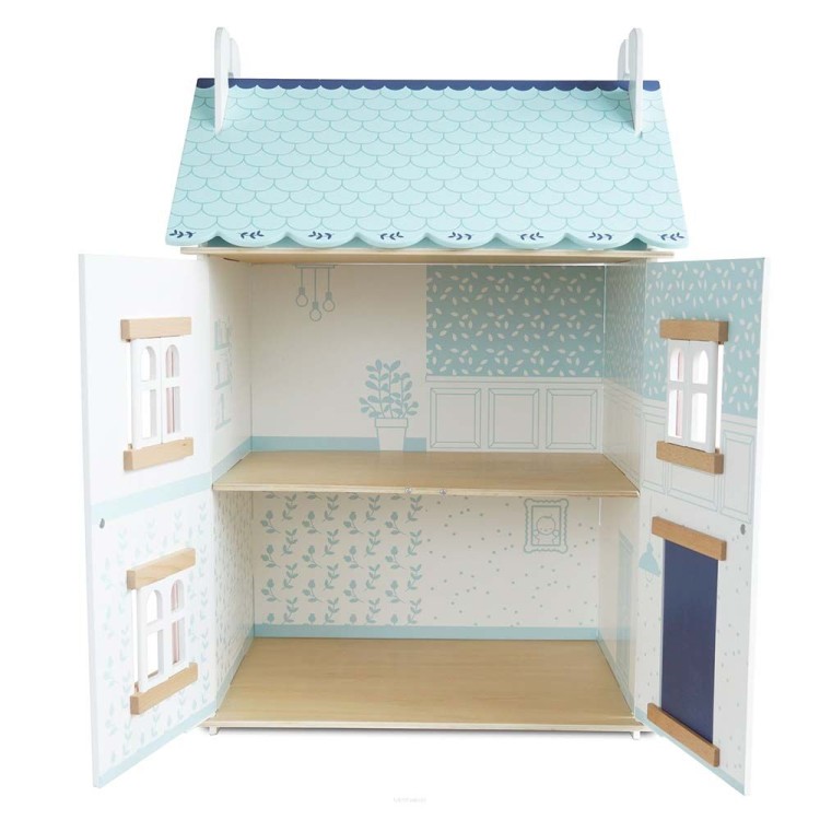 Drewniany domek dla lalek
