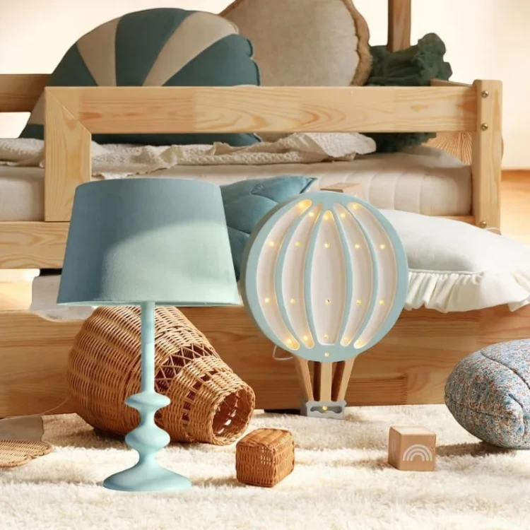 Lampa-stolowa-turkusowa,-elegancka-lampa-do-wnetrz,-pastelowa-lampa-z-mietowym-odcieniem.webp