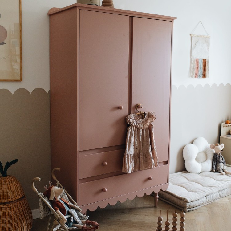 Drewniana szafa dla dzieci Babushka Różowa
