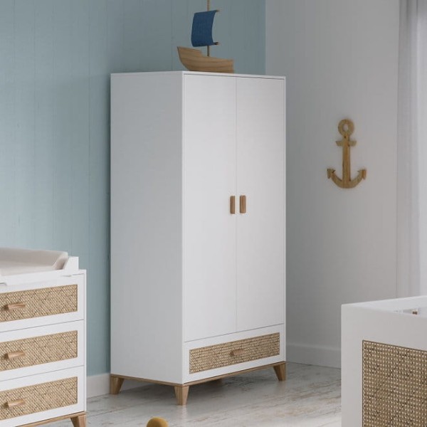 drewniana-szafa-do-pokoju-dziecka-nami-biała.jpg