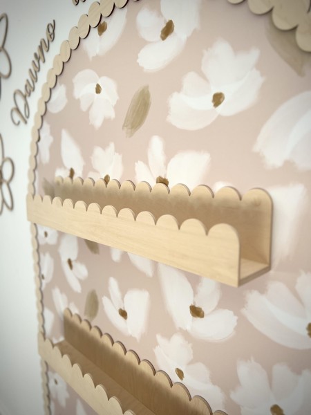 drewniana-połka-na-ksiązki-falbanka,jpg