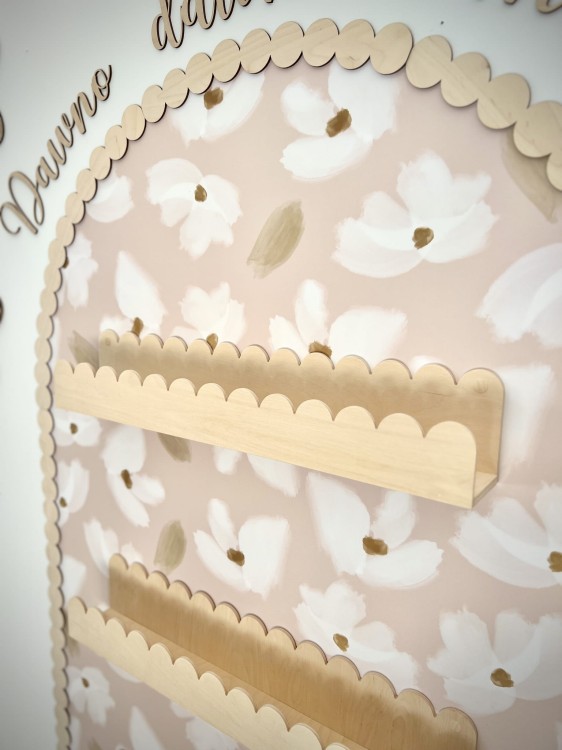 drewniana-połka-na-ksiązki-falbanka,jpg