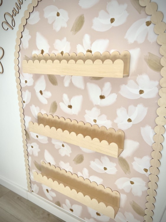 drewniana-połka-na-ksiązki-falbanka,jpg