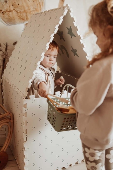 Dwustronna mata piankowa Play&Go EEVAA 3w1 Numbers / Dots – motyw liczb i kolorowych kropek, bezpieczna i edukacyjna mata do zabawy dla dzieci.