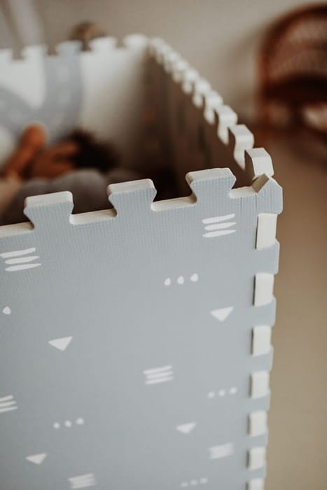 Dwustronna mata piankowa Play&Go 3w1 Roadmap / Icons z motywem drogi i ikon oraz minimalistycznym wzorem