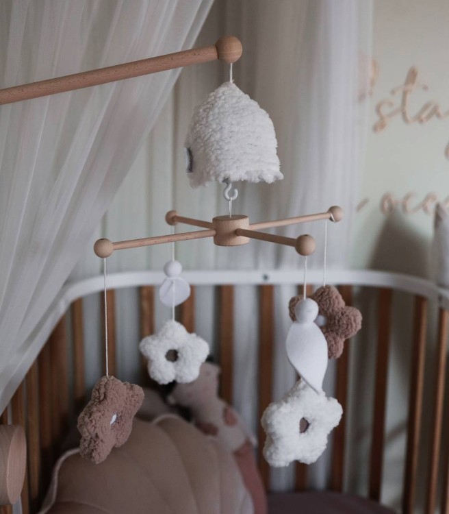 Drewniana karuzela Stokrotki z pozytywką do łóżeczka dziecięcego