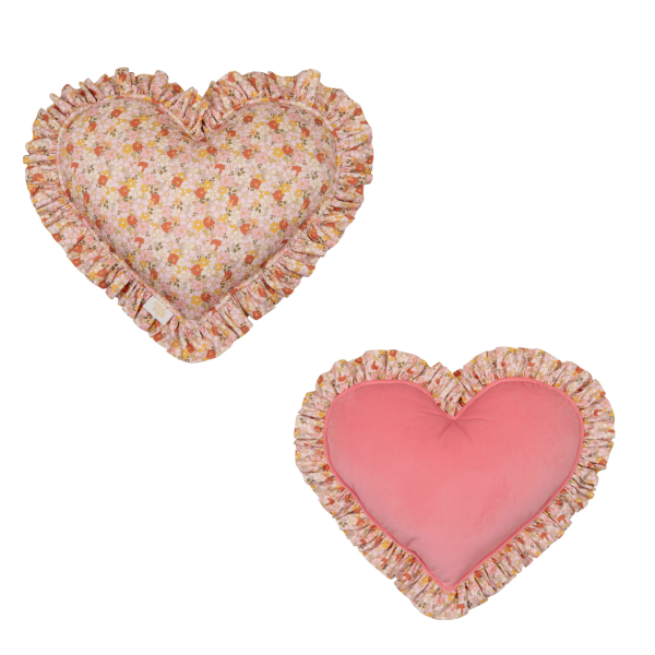 poduszka-dekoracyjna-z-falbanką-serce.jpg