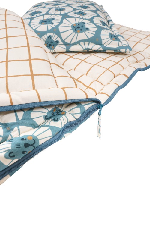 śpiworek-do-przedszkola-z-poduszka-niebieskie-lwy.jpg