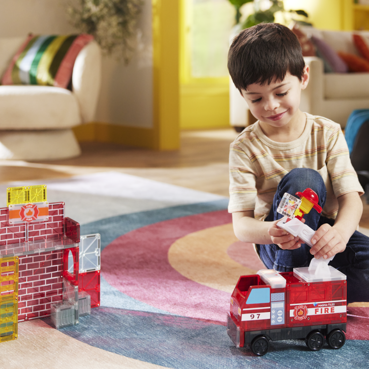 Zestaw MAGNA-TILES® – budowanie remizy strażackiej z klocków magnetycznych
