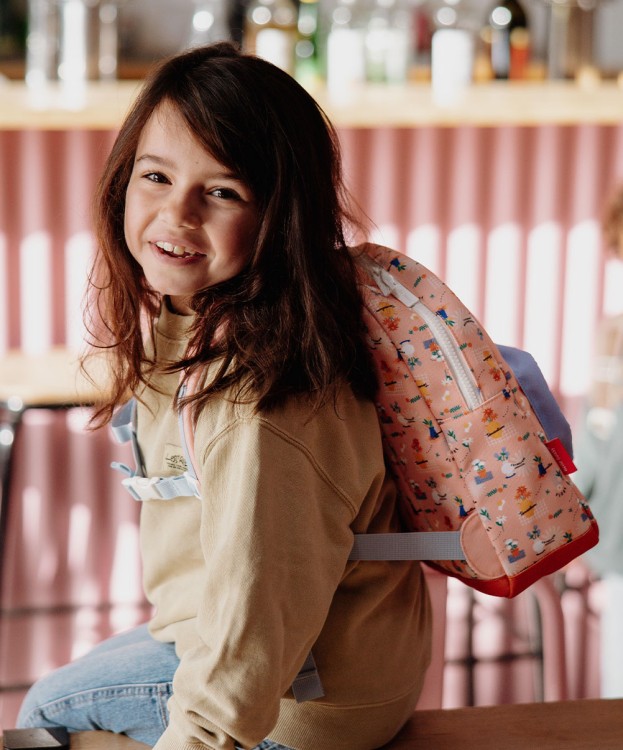 przedszkolak z plecakiem hello hossy flore