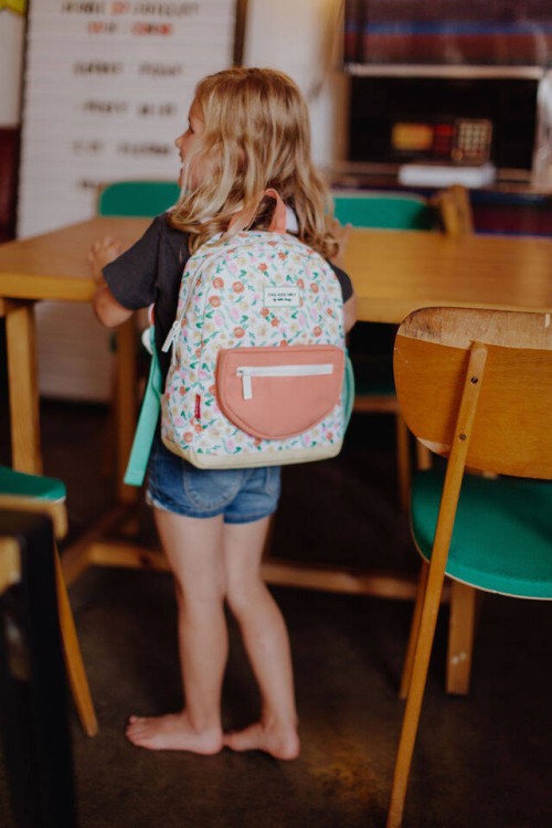 Wodoodporny plecak dziecięcy Hello Hossy Watercolor z praktycznymi kieszeniam