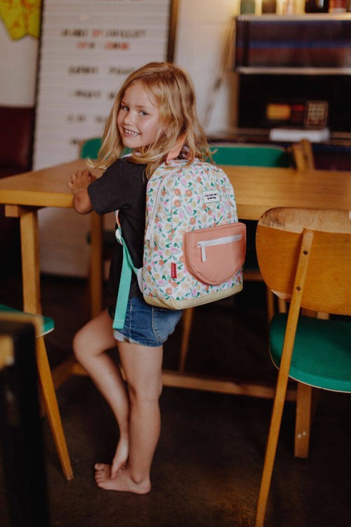 Wodoodporny plecak dziecięcy Hello Hossy Watercolor z praktycznymi kieszeniam