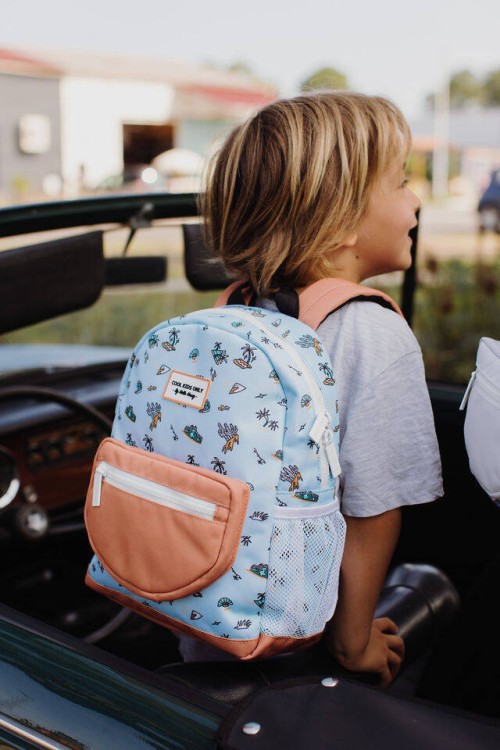Kolorowy plecak dziecięcy Hello Hossy Blue Island z praktycznymi kieszeniami