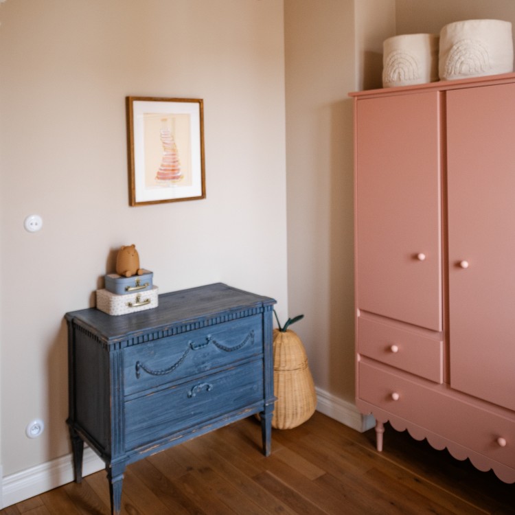 Drewniana szafa dla dzieci Babushka Różowa