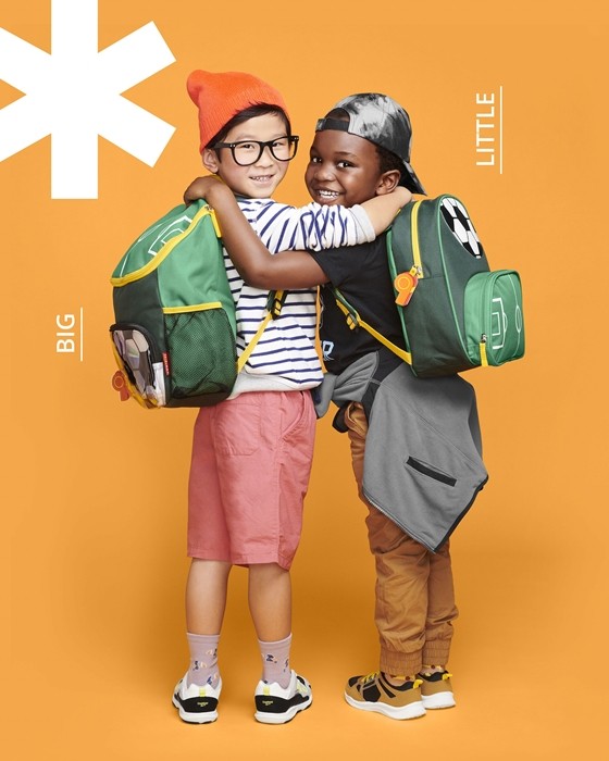 Skip Hop Plecak dla Dziecka Piłka Nożna Spark Style Little Kid – sportowy plecak z motywem piłki nożnej, boczna kieszeń na butelkę, miękkie szelki, plecak dla przedszkolaka.