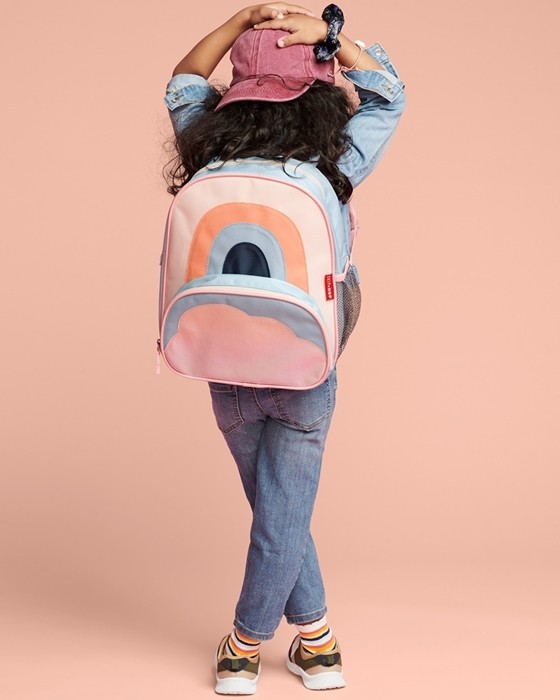 Skip Hop Plecak dla Dziecka Tęcza Spark Style Little Kid – pastelowy plecak z tęczą, boczna kieszeń na bidon, miękkie regulowane szelki, plecak dla przedszkolaka.