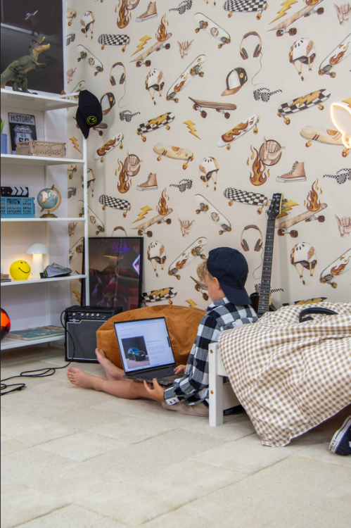 tapeta do pokoju dziecięcego beżowa SKATE deskorolki