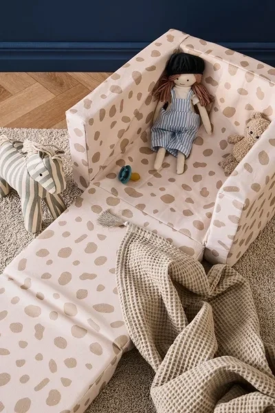 Składany fotelik w kropki Kid’s Concept dla dzieci