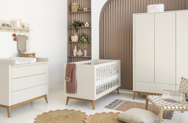 Łóżeczko dziecięce PINIO Seth 60x120 cm w kolorze szampańskim – elegancki design i bezpieczna konstrukcja