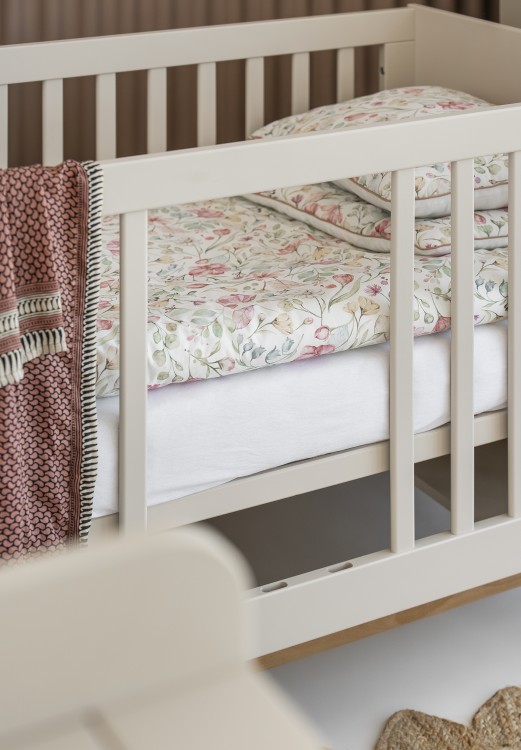 Łóżeczko dziecięce PINIO Seth 70x140 cm w kolorze szampańskim – elegancki design i bezpieczna konstrukcja