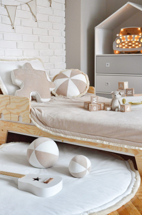 Welurowa narzuta na łóżko dziecięce, z frędzlami - dwustronna