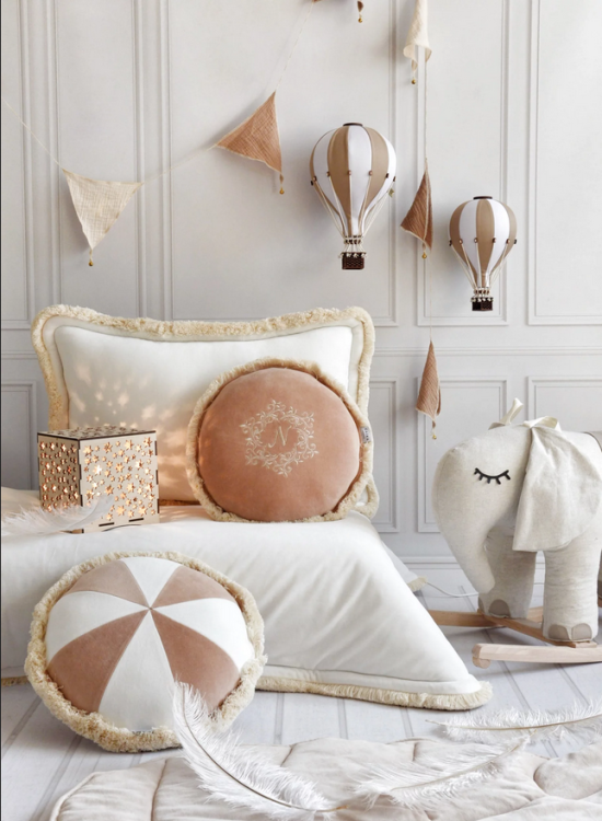 Welurowa narzuta na łóżko dziecięce, z frędzlami - dwustronna