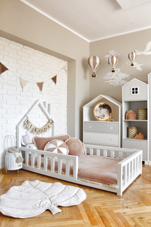 Welurowa narzuta na łóżko dziecięce, z frędzlami - dwustronna