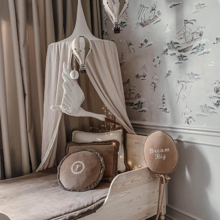 Welurowa narzuta na łóżko dziecięce, z frędzlami - dwustronna