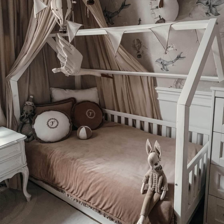 Welurowa narzuta na łóżko dziecięce, z frędzlami - dwustronna