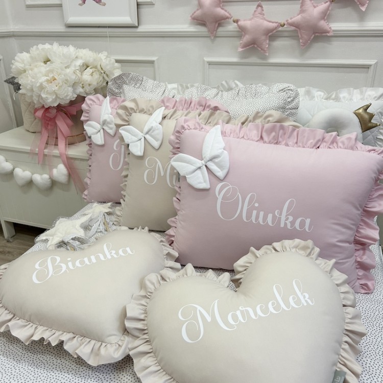 Personalizowana Poduszka Serce z Imieniem – dekoracja pokoju dziecięcego