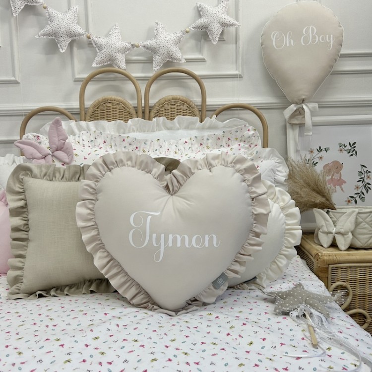Personalizowana Poduszka Serce z Imieniem – dekoracja pokoju dziecięcego