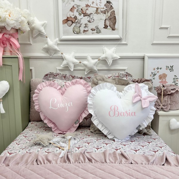 Personalizowana Poduszka Serce z Imieniem – dekoracja pokoju dziecięcego